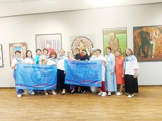 В Красноярске при поддержке РО СЖР открылась выставка «Женщина в искусстве»