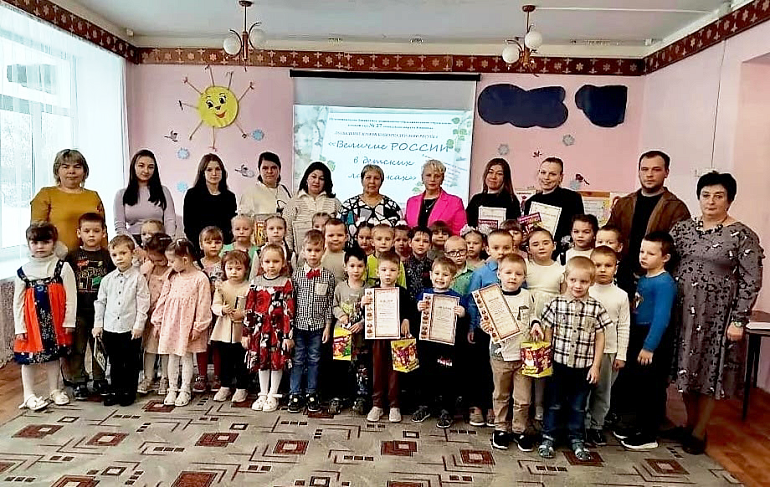 Величие России в детских ладошках