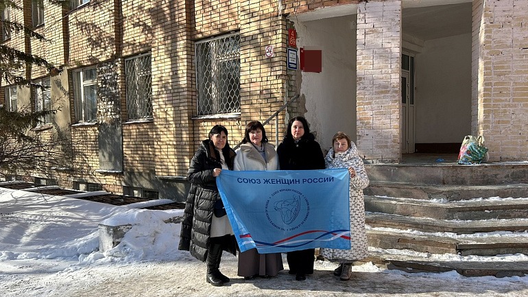 Самарские активистки поздравили и поддержали защитников Отечества