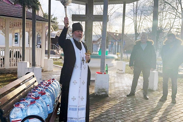 В "крещенский" конвой из Предгорного округа вошли домашние заготовки от местного женсовета