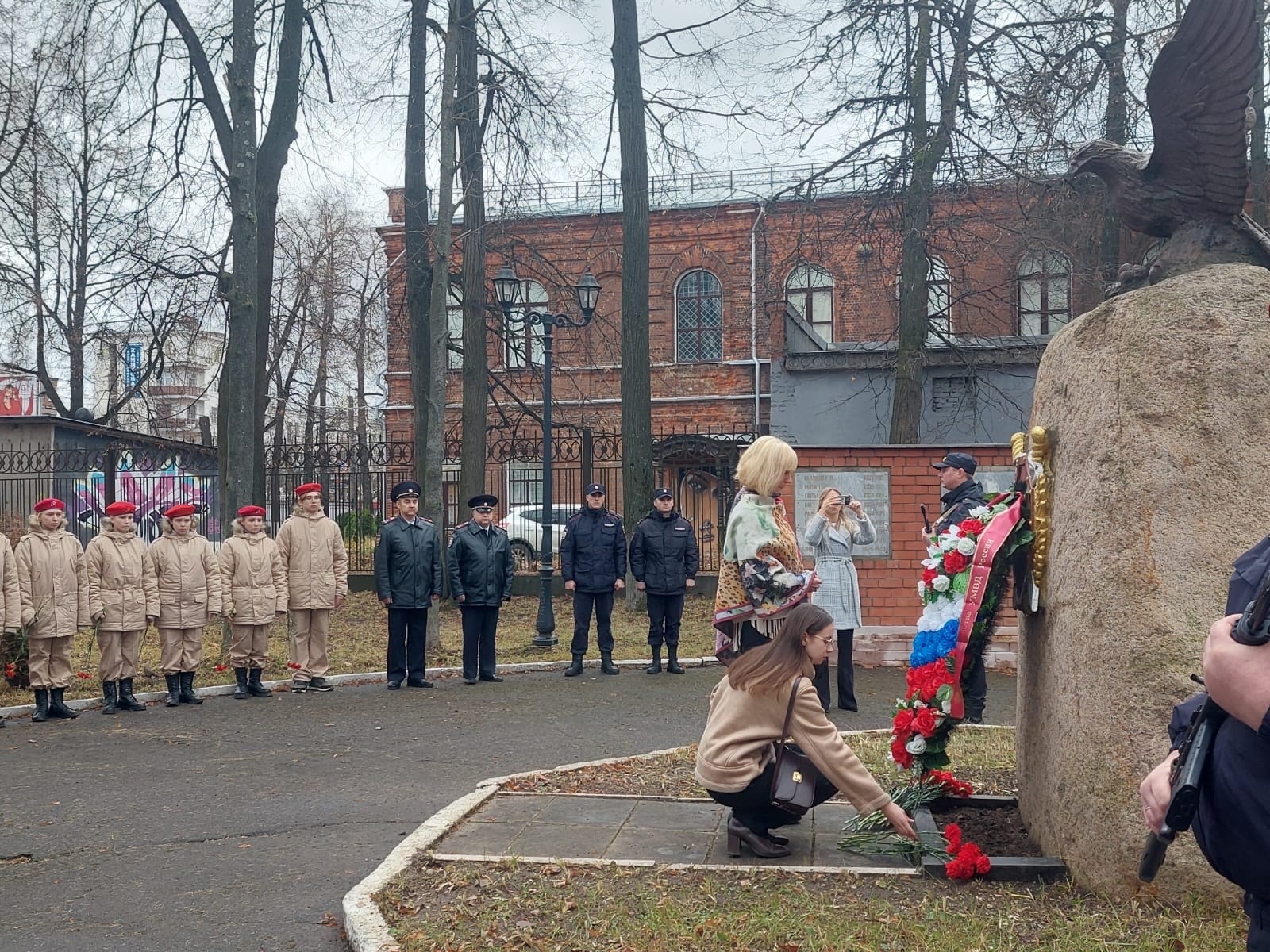 image_0 image_0