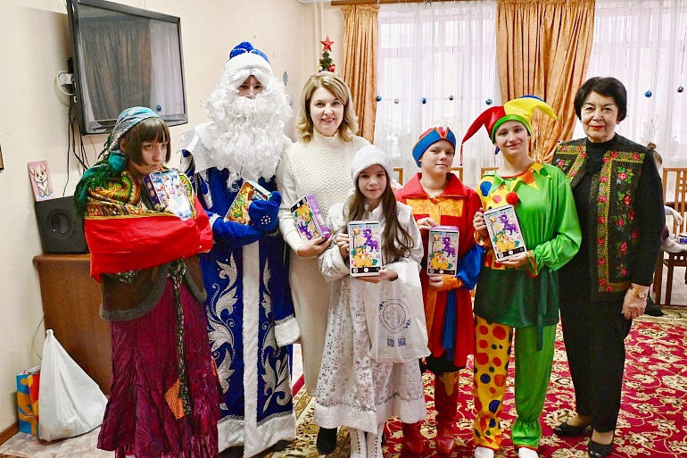 Ярославские союзницы вместе с партнерами подарили праздник подопечным пансиона «Маленькая мама»
