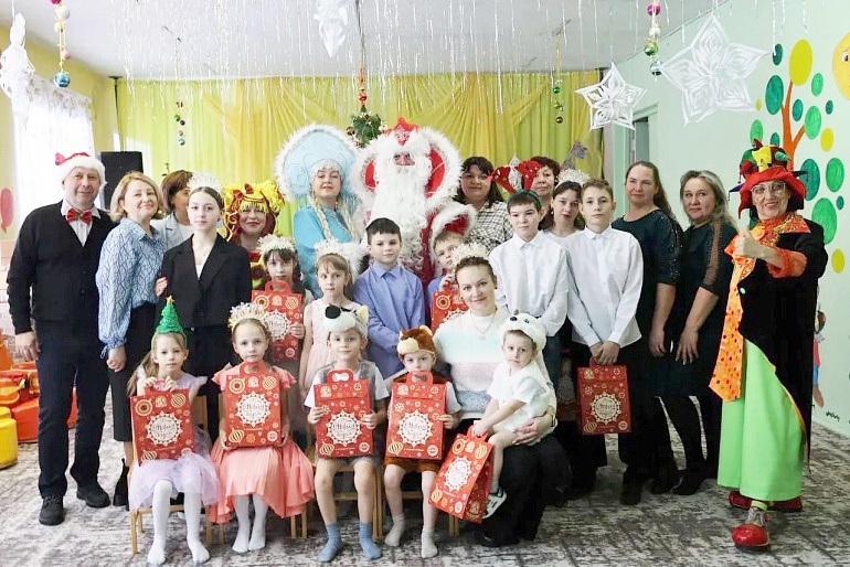 Сказка пришла в "Гармонию": как взрослые дарили детям чудо на Новый год