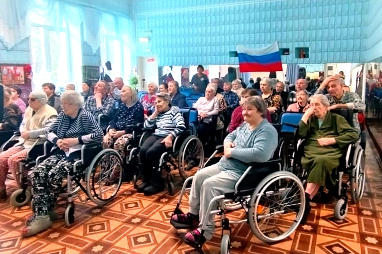 В День бабушек и дедушек тверские союзницы подарили праздник подопечным геронтологического центра