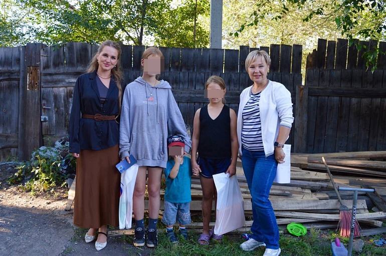 Женсоветы столицы Хакасии участвуют в акции "Абакан идёт в школу"