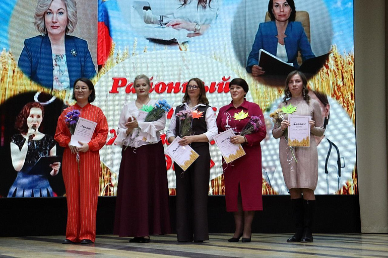 В Усть-Таркском районе определили победительницу конкурса «Женщина-Лидер»