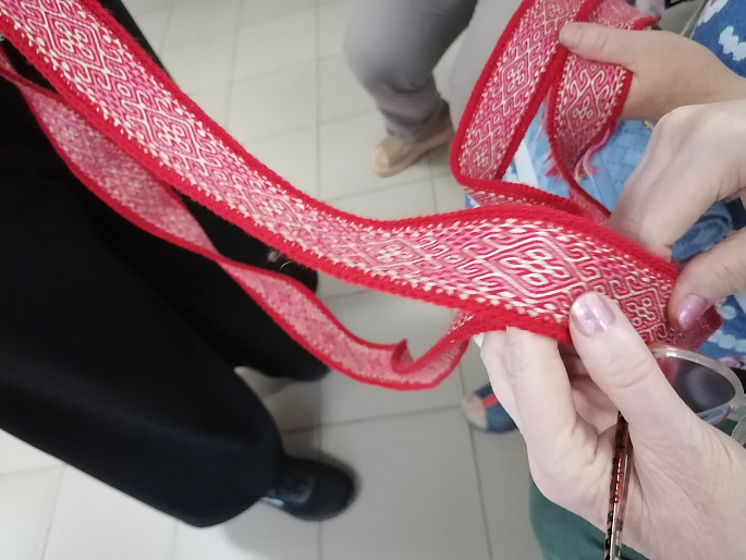 Кимовчанки вдохновились искусством создания домотканых поясов