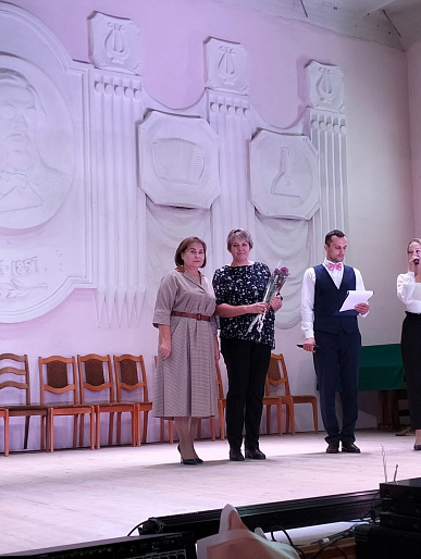 Председатель Смоленского РО СЖР поздравила учителей