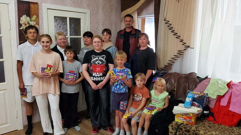 Александровский женсовет заботится о многодетной семье погибшего участника СВО