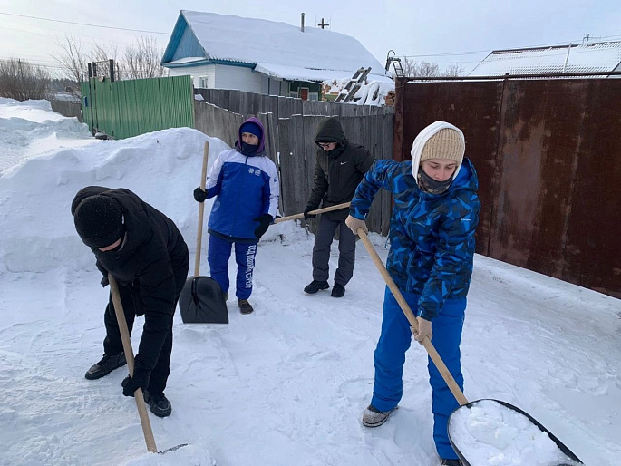 Акция «Снежный десант» по очистке от снега придомовых территорий семей участников СВО
