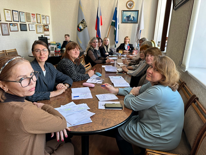 Проблемы труда и соцзащиты женщин обсудили на заседании комиссии Горно-металлургического профсоюза СО