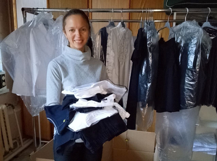 Омские активистки поздравляют детей с Новым годом и Рождеством Христовым