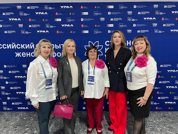 Делегация Свердловского РО СЖР работала на женском форуме «Стальное кружево Урала»