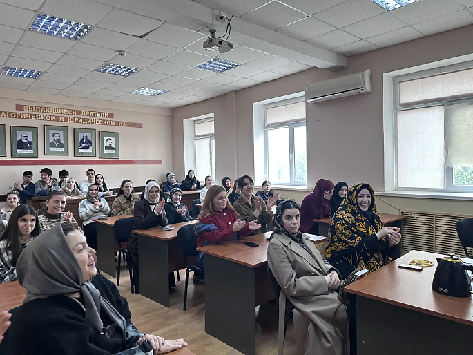 На заседании Совета девушек ДГПУ им. Р. Гамзатова обсудили проблемы семейных отношений в Дагестане