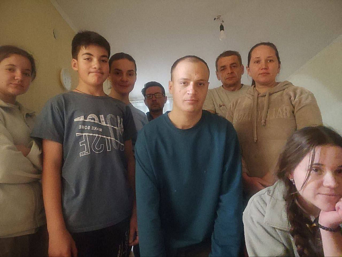 Сквозь огонь и обстрелы к спасению: Союз женщин ДНР рядом с беженцами из Александро-Калиново