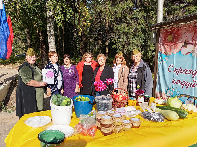 Кадуйский женсовет устроил благотворительную ярмарку в помощь бойцам СВО