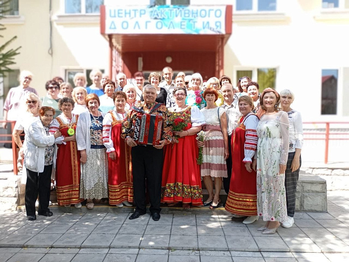 Димитровградский женсовет организовал праздничную программу "Ромашковое счастье"