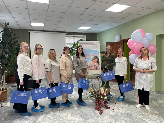 Члены Свердловского РО СЖР поздравили будущих мам с Днём беременных