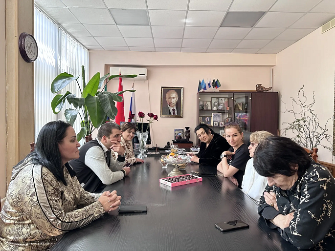 Председатель Союза женщин Дагестана Хасайбат Валиева встретилась с волонтёрами республики