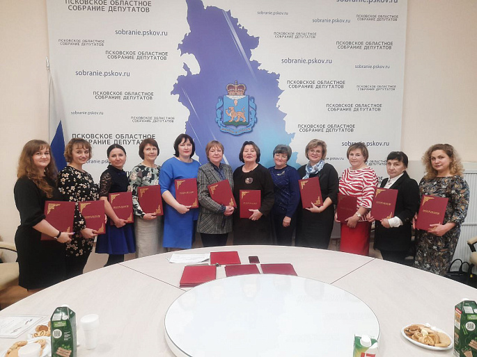 Грамоты Союза женщин России получили активистки Псковской области