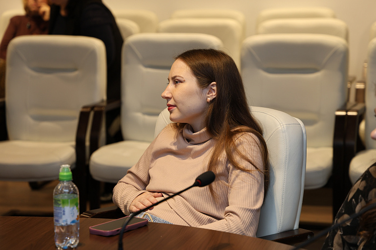 "Материнство в радость". Круглый стол в Рязанской областной библиотеке