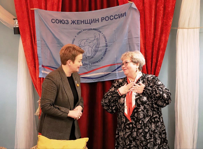 В Онеге женский актив рассказал о своей работе и получил заслуженные награды
