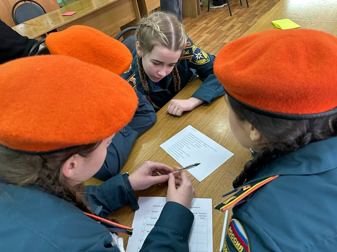 Женсовет Кинешмы организовал для школьниц патриотическую квест-игру