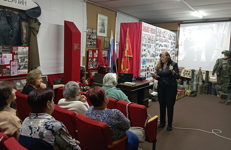 Представитель Еланского женсовета организовала заседание литературно-музыкальной гостиной