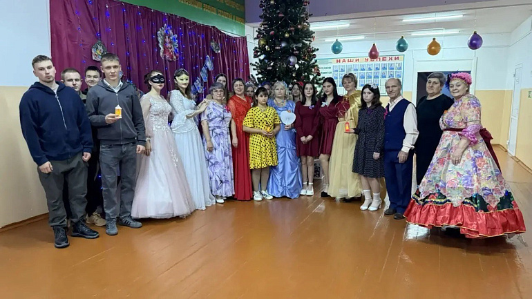 Женсовет Краснозерского района пригласил семьи на Рождественский бал