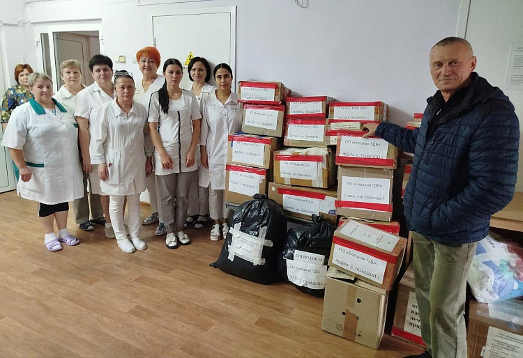 Женсовет детской горбольницы Ельца собрал для защитников очередной гуманитарный груз
