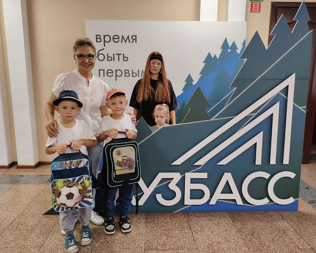 Женсоветы собирают в школу юных кузбассовцев