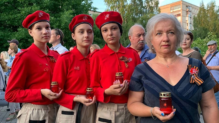 В Северске зажгли свечи памяти