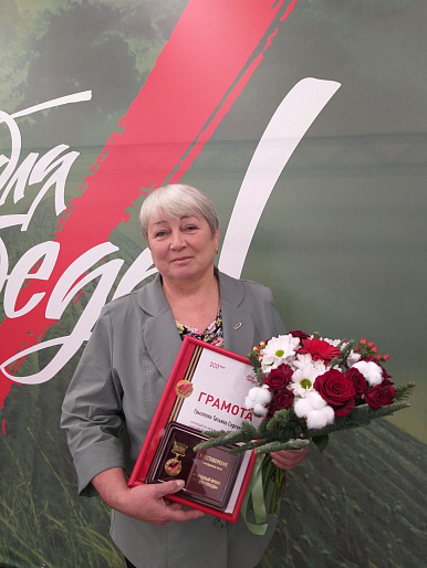 Все для Победы! Председатель Локнянского женсовета получила награду ОНФ