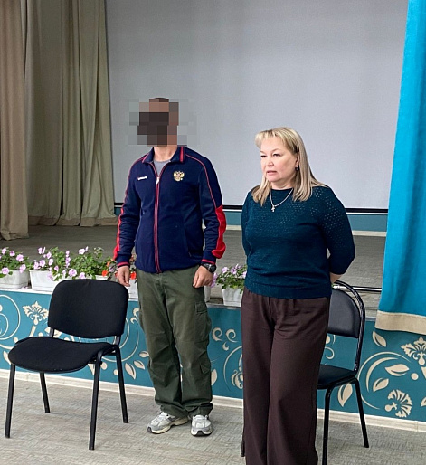 Амурская союзница организовала встречу ветерана СВО с пожилыми людьми