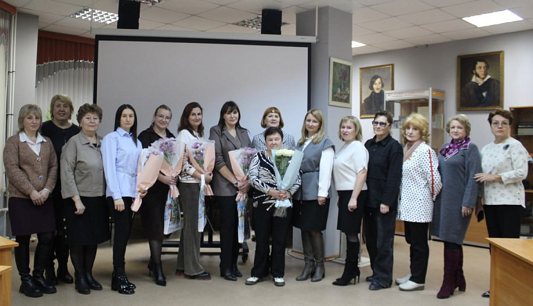 Новомосковский женсовет поблагодарил волонтеров за вклад в развитие города и района