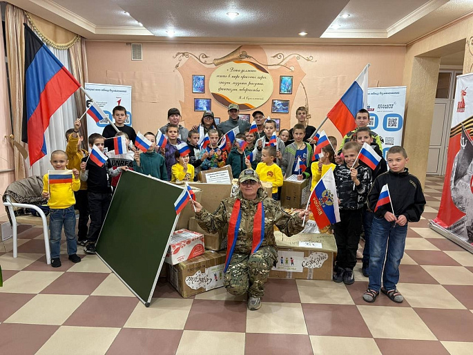 Активистки женсовета навестили подопечных детского дома Донецка