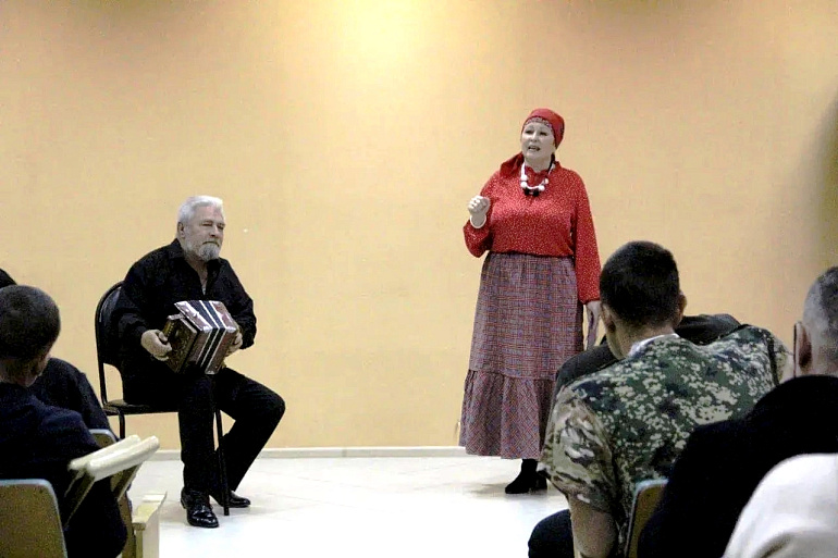 Концерт для раненых бойцов: творчество, угощение и немного волшебства