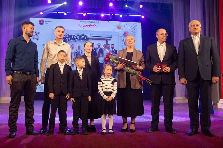 Крымские активистки приняли участие в праздновании Дня многодетной семьи