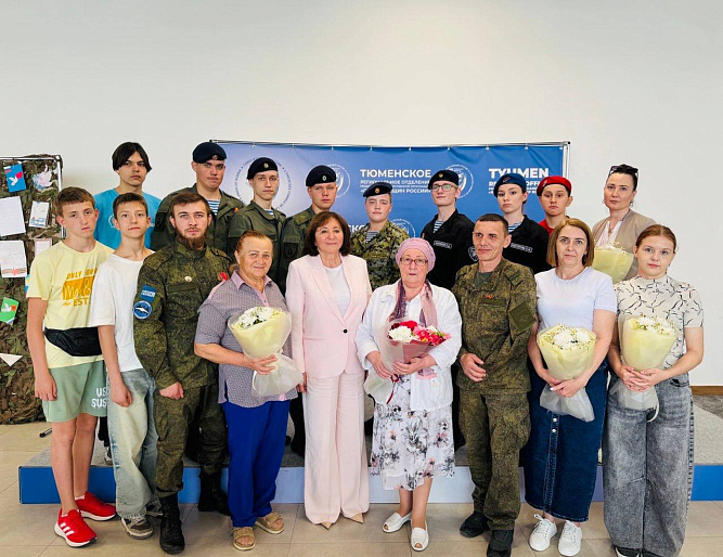 В волонтёрском центре Тюменского РО СЖР звучали стихи о героях СВО