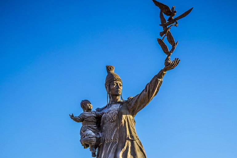 Круглый стол «Социальный статус матери: традиции народа и современная государственная политика» Круглый стол «Социальный статус матери: традиции народа и современная государственная политика»