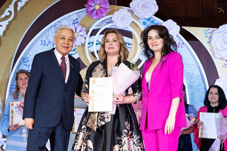 В Казани наградили победителей конкурса «Женщина года. Мужчина года: женский взгляд»