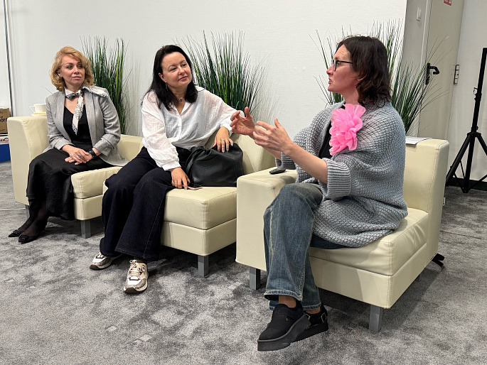 Поэзия объединила гостей очередной встречи в литературном клубе тюменских союзниц