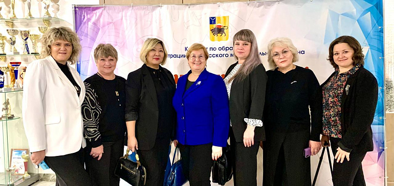 Энгельсский женсовет организовал площадки на Муниципальном родительском форуме «Вместе с семьей»