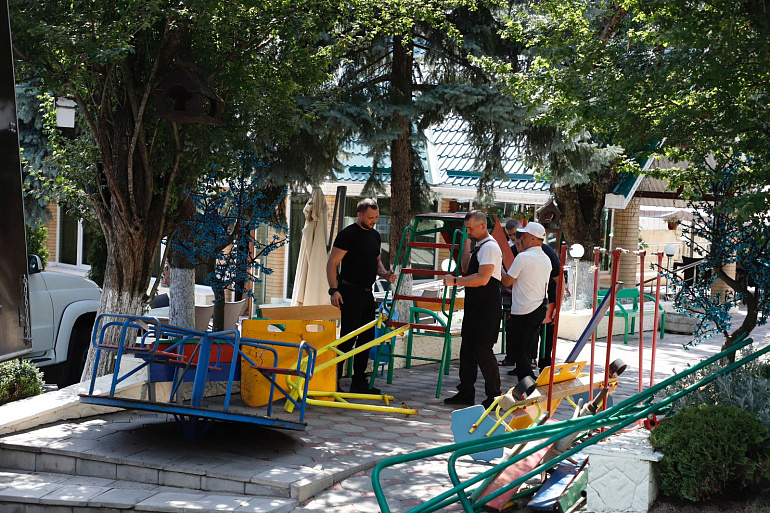 Союз женщин Ставрополья подарил детскую площадку маленьким жителям хутора Прогресс