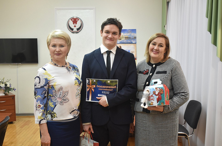 Елена Дербилова исполнила мечты юного спортсмена и дочки участника СВО