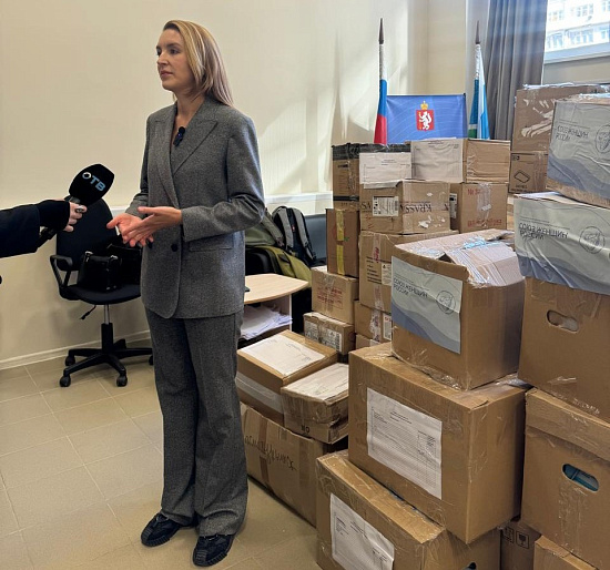 Фура с гуманитарной помощью отправилась из Екатеринбурга в Курскую область