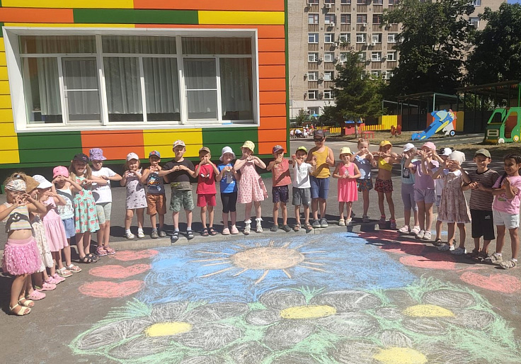 Мелками о семье, любви и верности