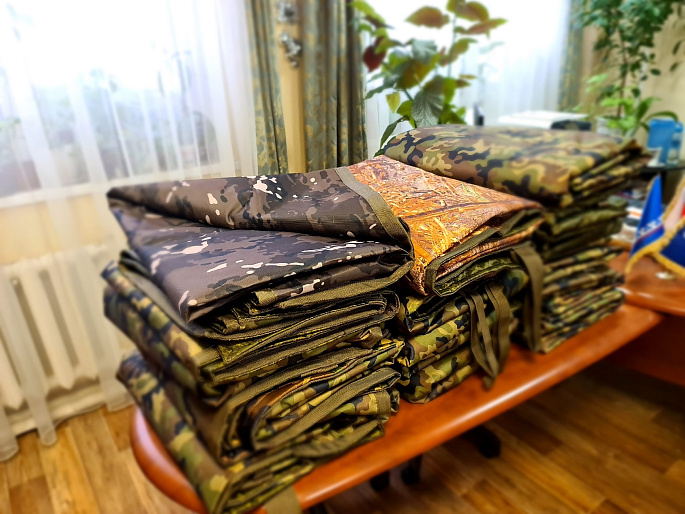 Союзницы из Красноселькупа изготовили очередную партию антидроновых одеял для бойцов СВО