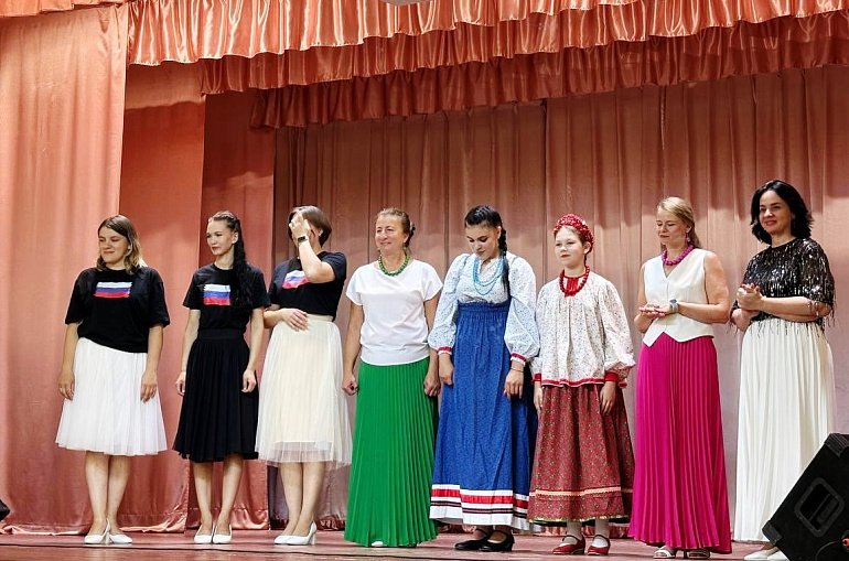 «Солнечные ноты в палатах»: концерт для раненых бойцов