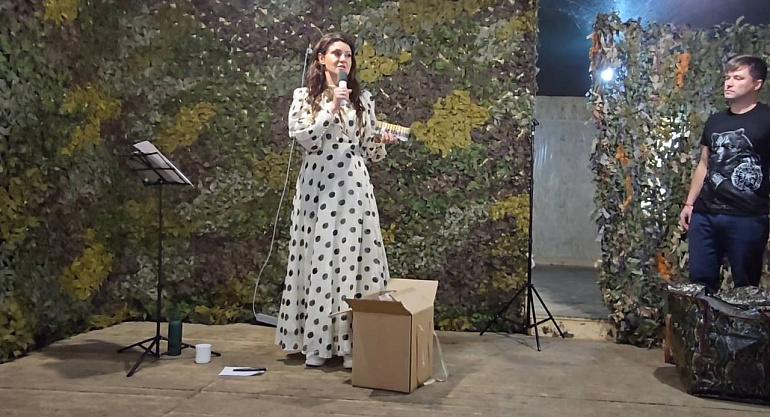 Союзницы из подмосковных Мытищ передали бойцам гумпомощь и ароматные масла